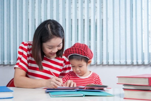 anak belajar bahasa inggris