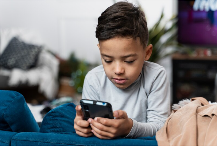 Durasi yang Tepat untuk Anak Bermain Handphone